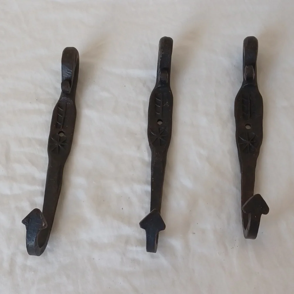 SET OF 3 Forged Metal Hooks with Arrow Tips, Dark Rustic Brown EUC